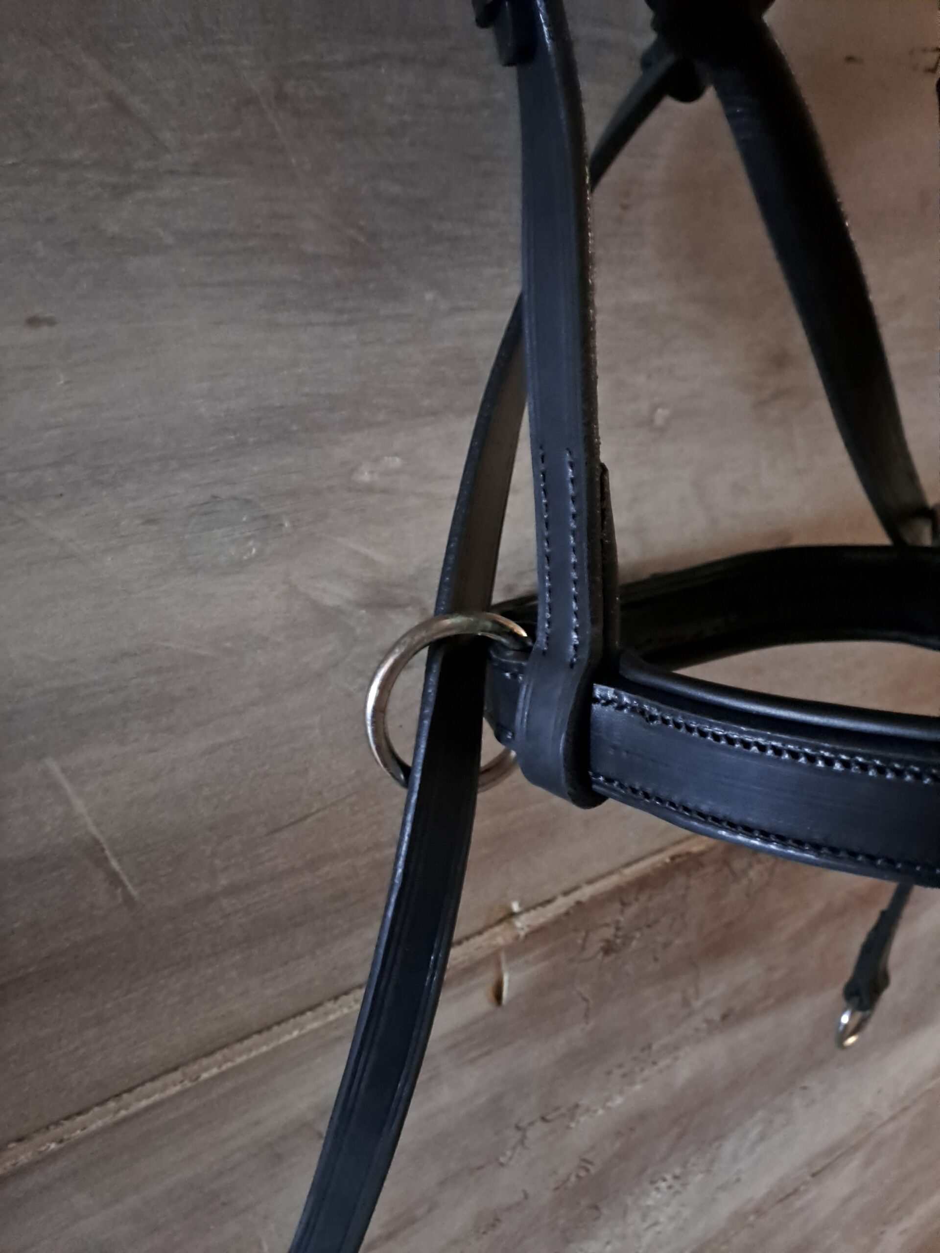 showing larger O rings fitted to the noseband of black leather padded bitless bridle